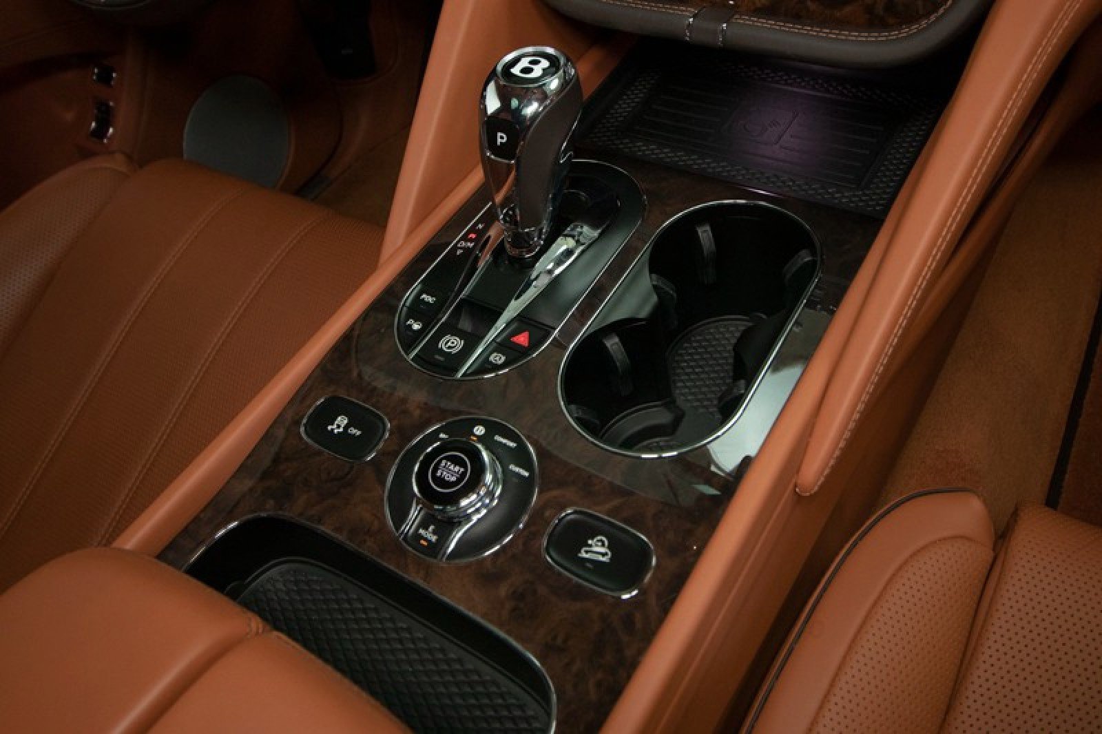 Used 2023 Bentley Bentayga Plug-In Hybrid image 58