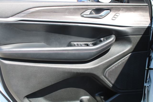 Used 2023 Jeep Grand Cherokee L Limited AWD/4WD image 11