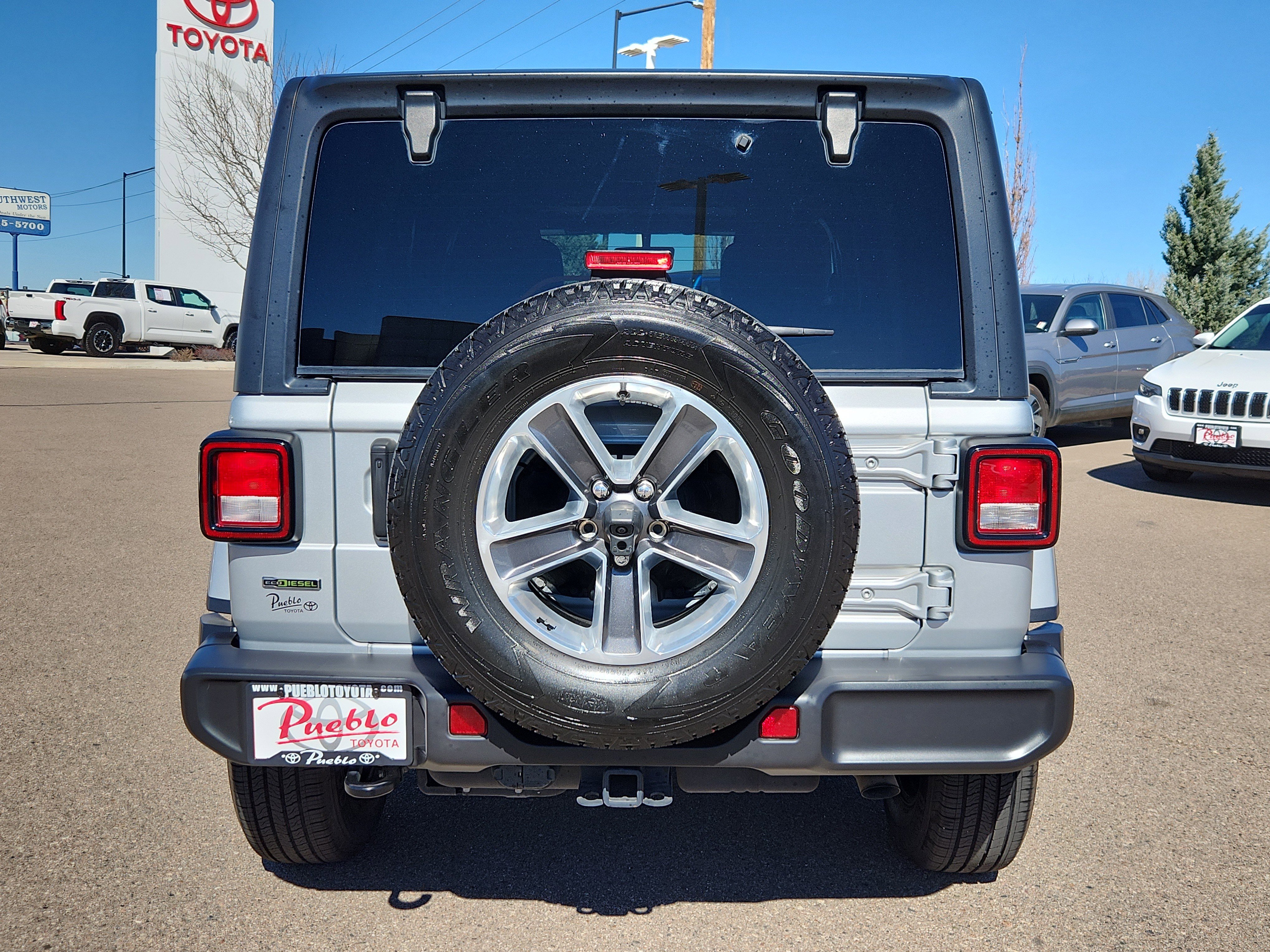 Used 2022 Jeep Wrangler Unlimited Sahara w/ Cold Weather Group image 12