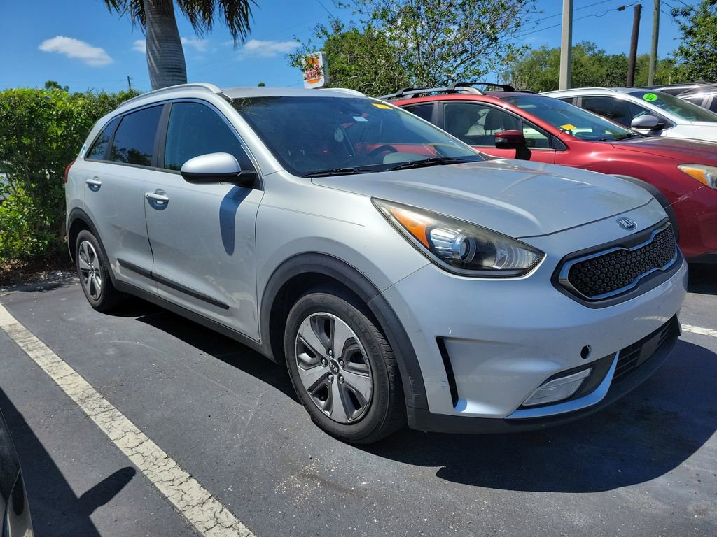 Used 2017 Kia Niro LX FWD image 2
