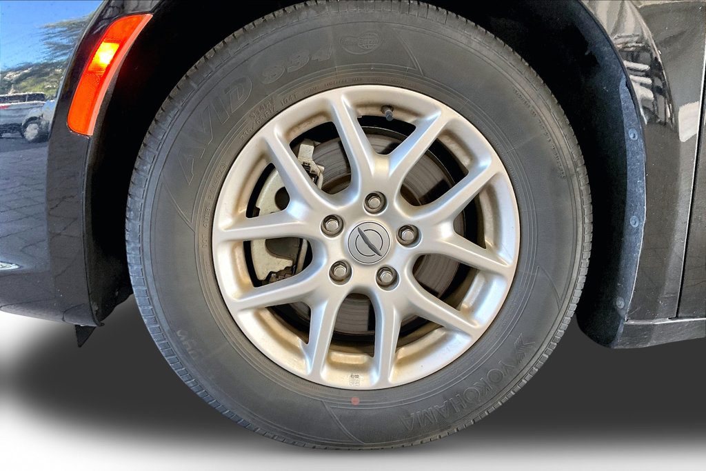 Used 2024 Chrysler Pacifica Touring-L FWD image 29