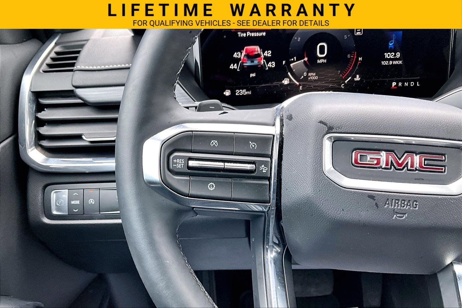 Used 2025 GMC Acadia Elevation w/ Elevation Premium Package FWD image 24