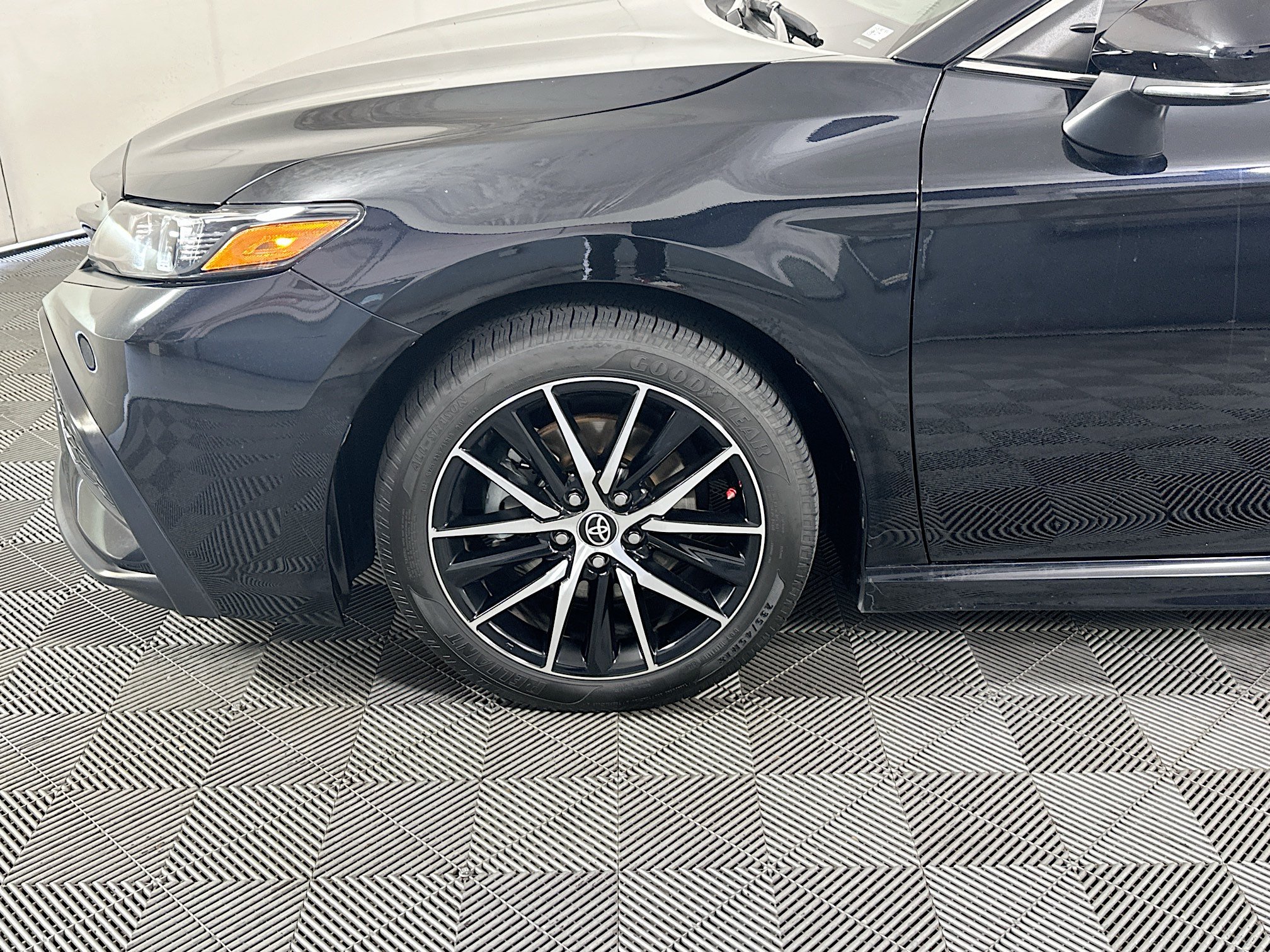 Used 2023 Toyota Camry SE w/ Cold Weather Package FWD image 11