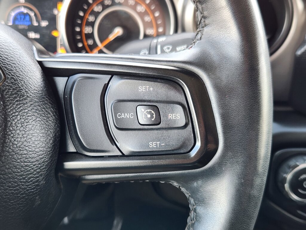 Used 2023 Jeep Gladiator Willys AWD/4WD image 19
