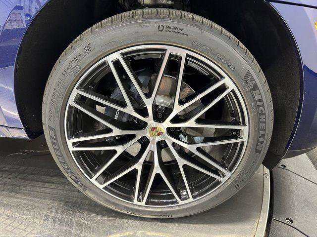 New 2025 Porsche Macan image 12