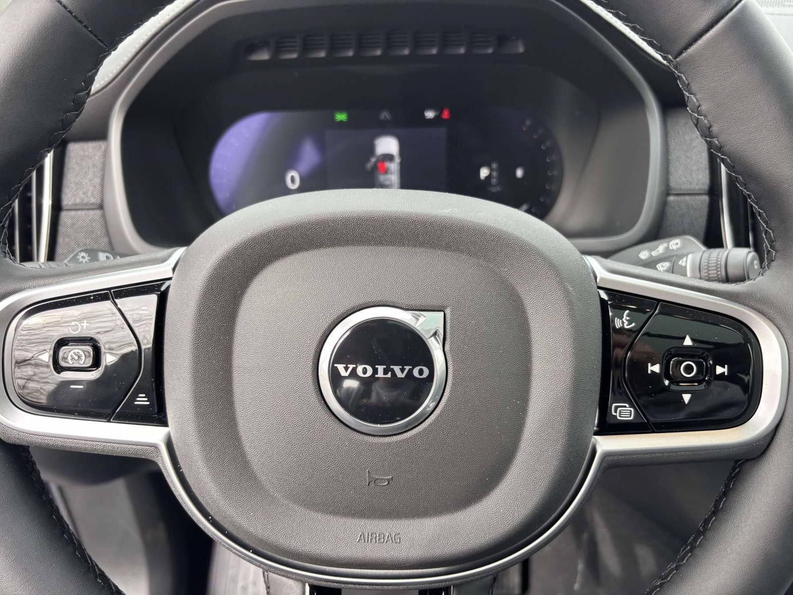 New 2026 Volvo XC90 B6 Plus w/ Protection Package Premier AWD/4WD image 17