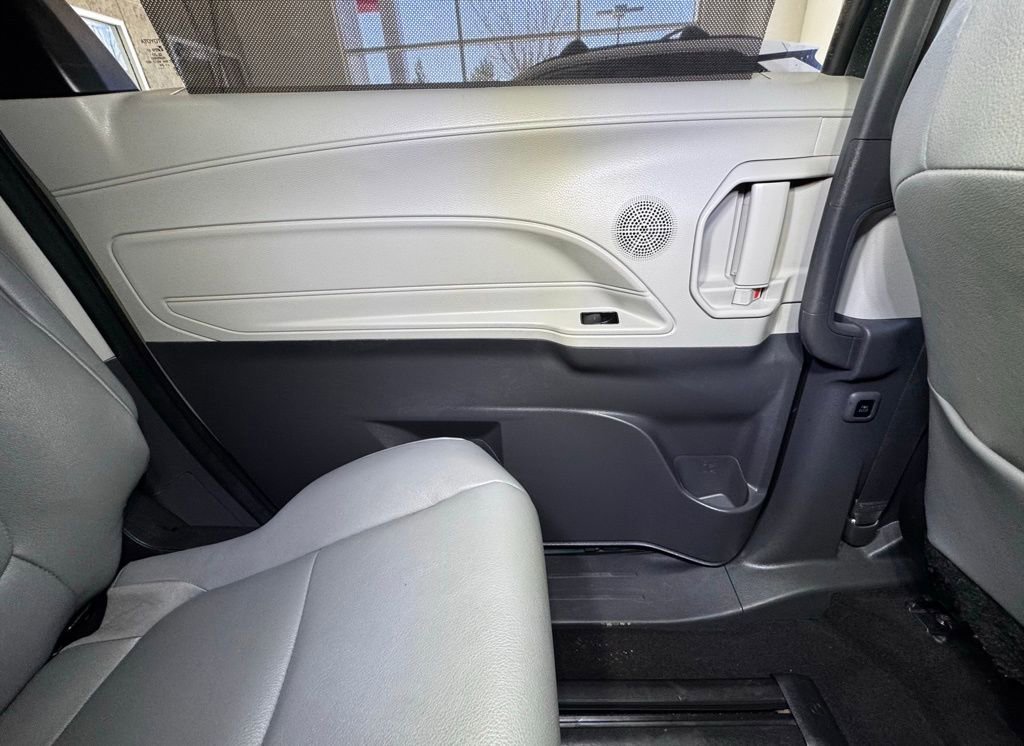 Used 2024 Toyota Sienna XLE image 42