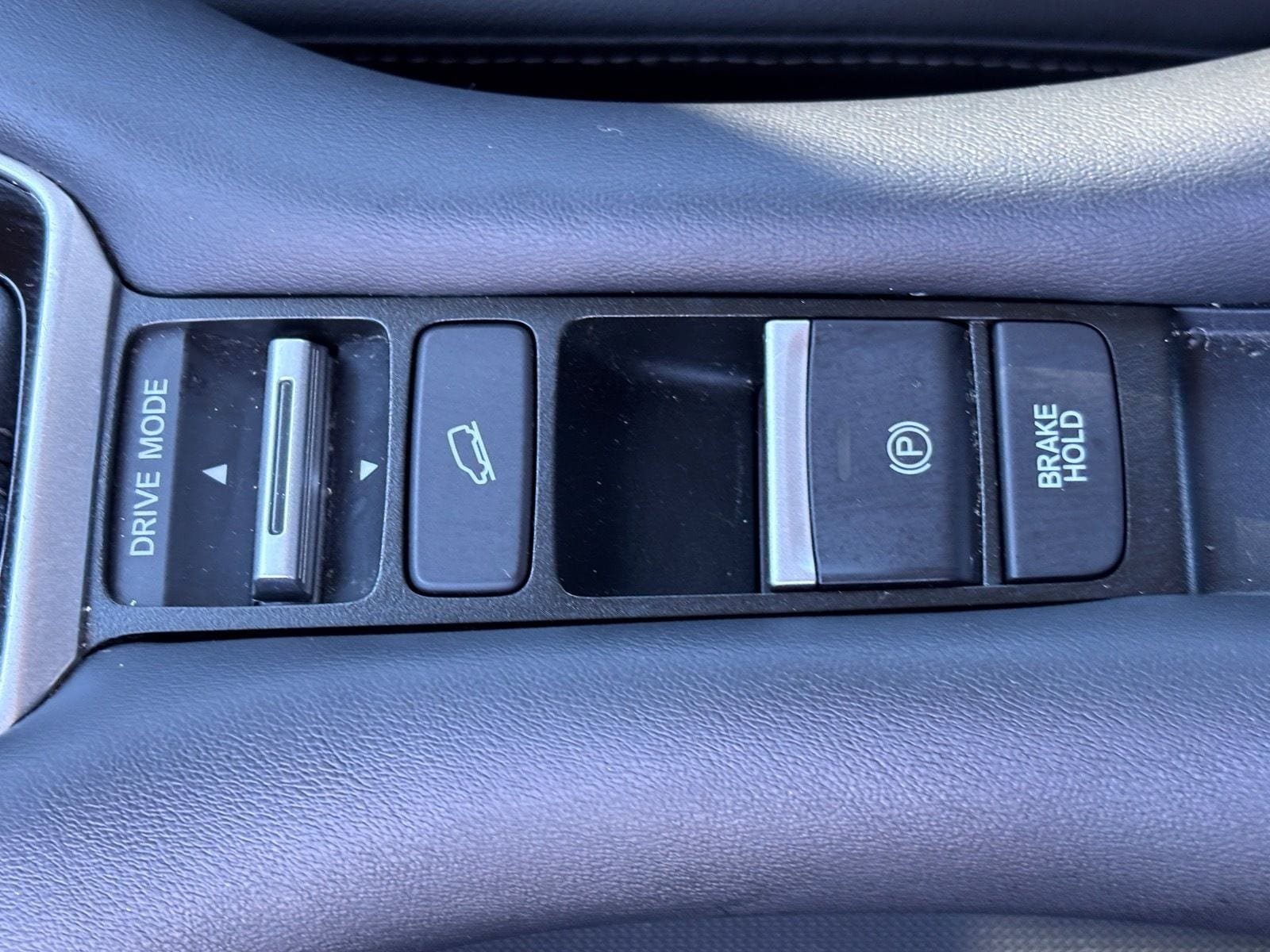 Certified 2025 Honda HR-V EX-L image 32