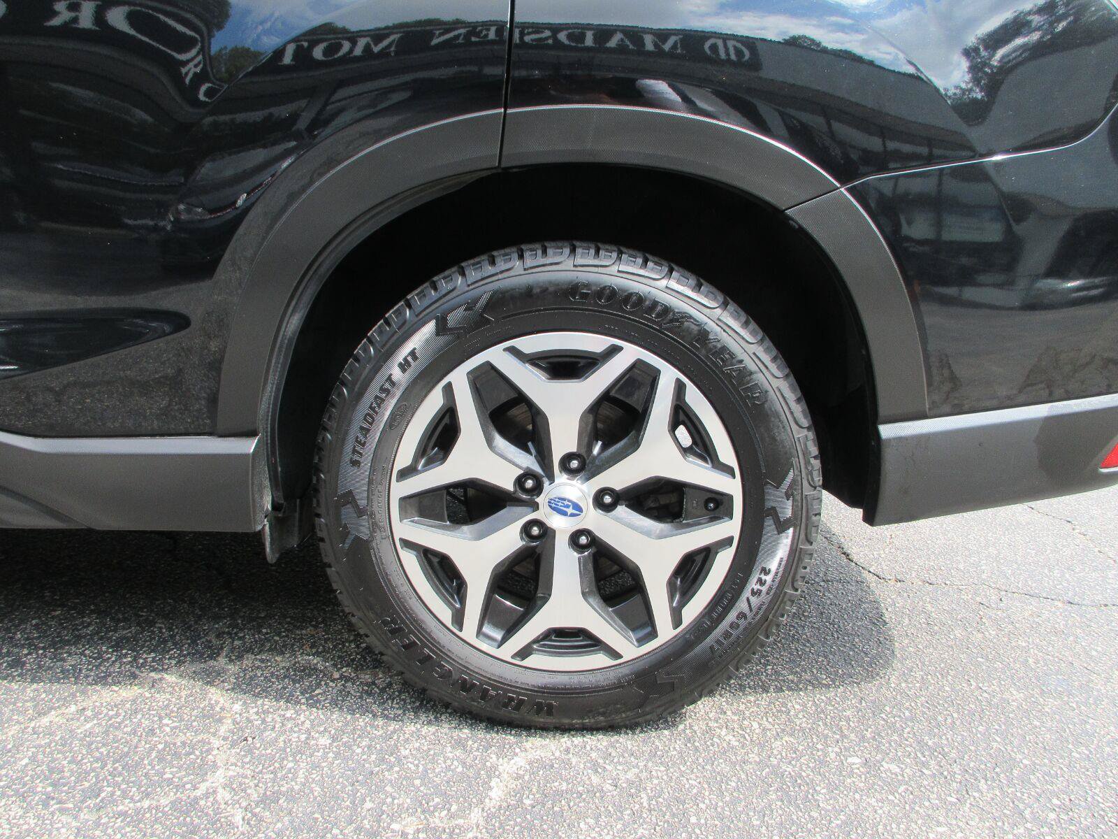 Used 2020 Subaru Forester Premium AWD/4WD image 22
