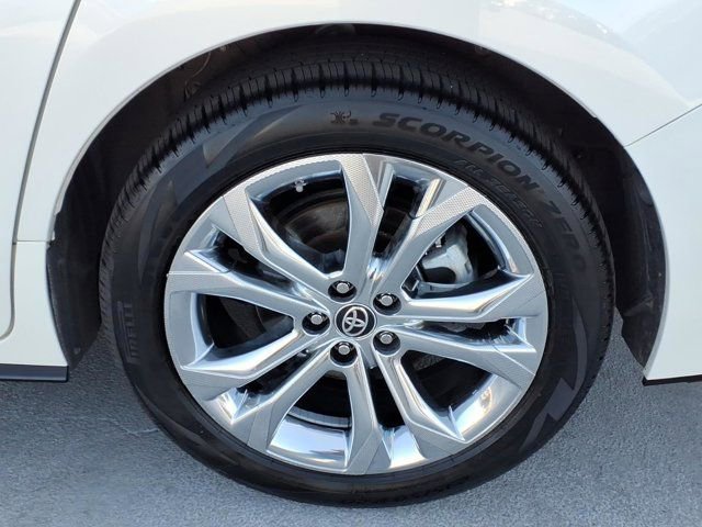 Used 2021 Toyota Sienna Platinum FWD image 24