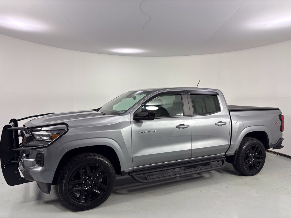 Used 2024 Chevrolet Colorado Z71 w/ Z71 Convenience Package 2 AWD/4WD image 3