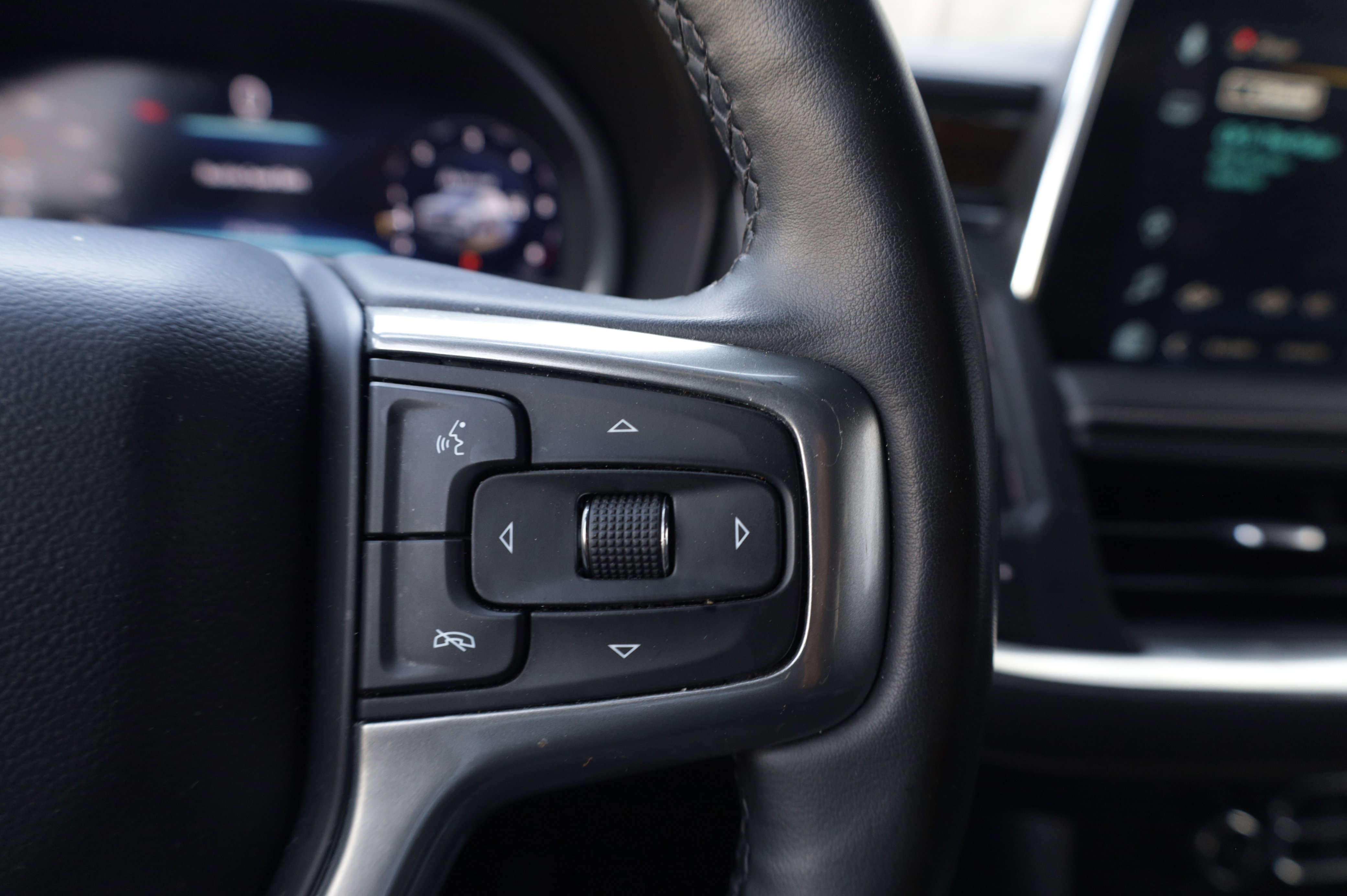 Used 2023 Chevrolet Suburban Premier image 22