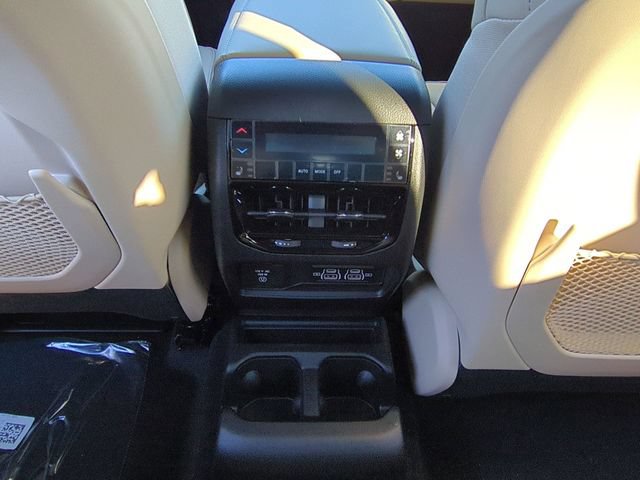 New 2025 Jeep Grand Cherokee L Limited w/ Luxury Tech Group II AWD/4WD image 29