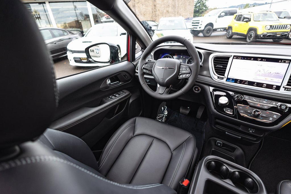 New 2026 Chrysler Pacifica Select w/ S Appearance Package image 24