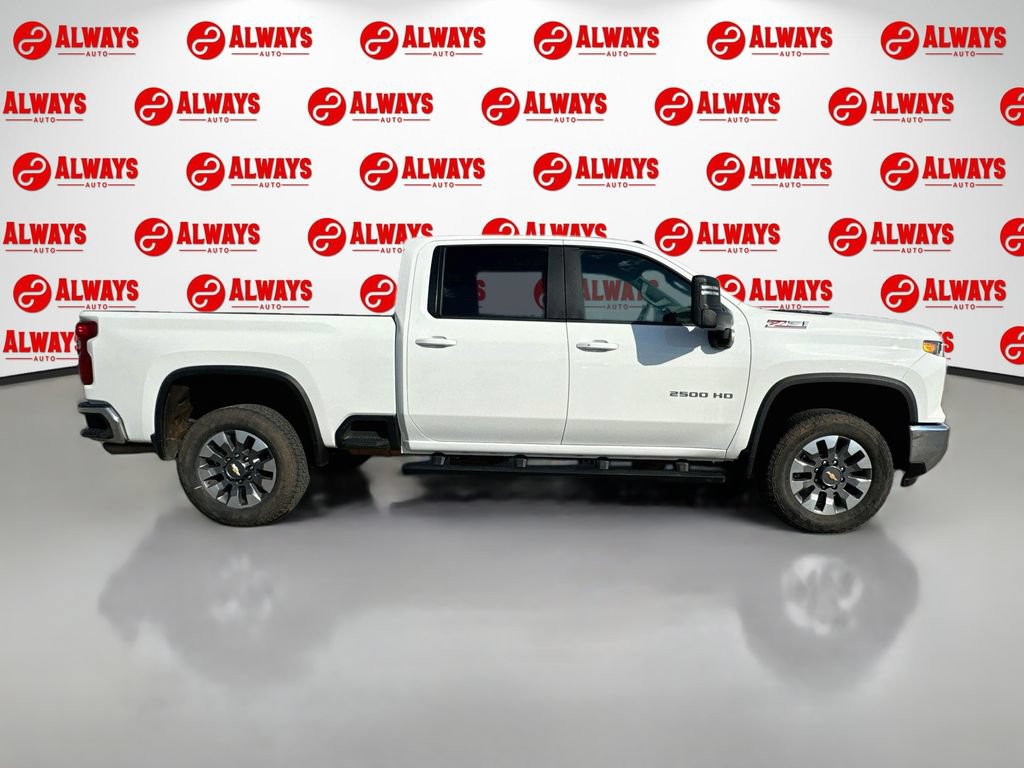 Used 2024 Chevrolet Silverado 2500 LT AWD/4WD image 4