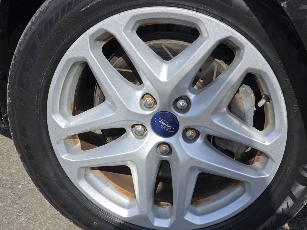 Used 2015 Ford Fusion SE image 6