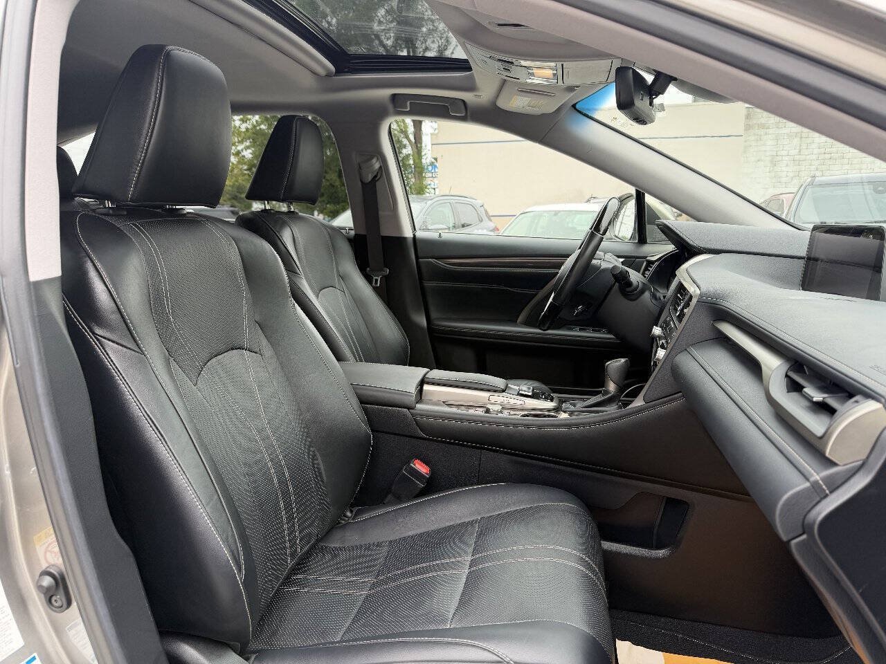 Used 2018 Lexus RX 450hL Luxury w/ Accessory Package AWD/4WD image 10