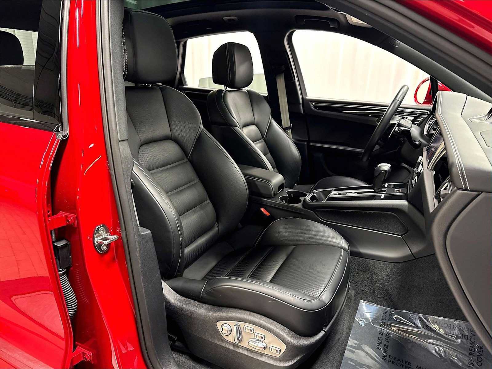 Used 2026 Porsche Macan S AWD/4WD image 30