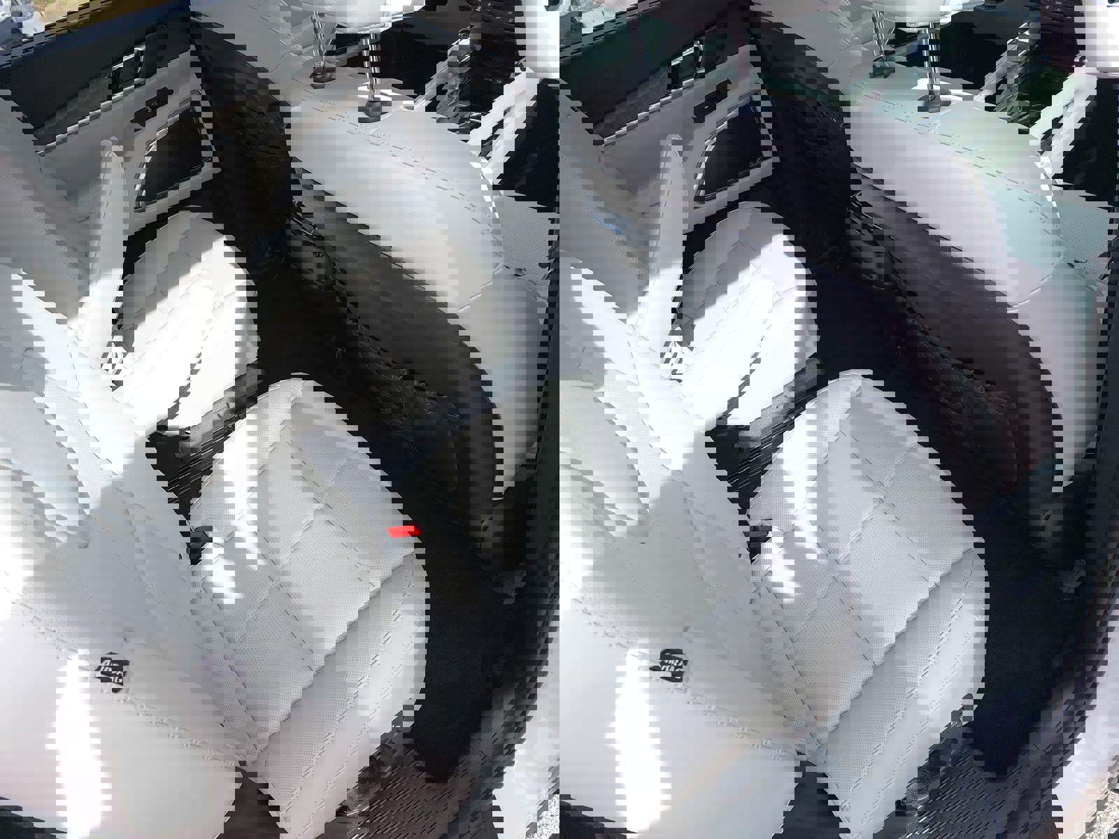 Used 2025 Kia Telluride EX w/ EX Captain's Chair Package image 12