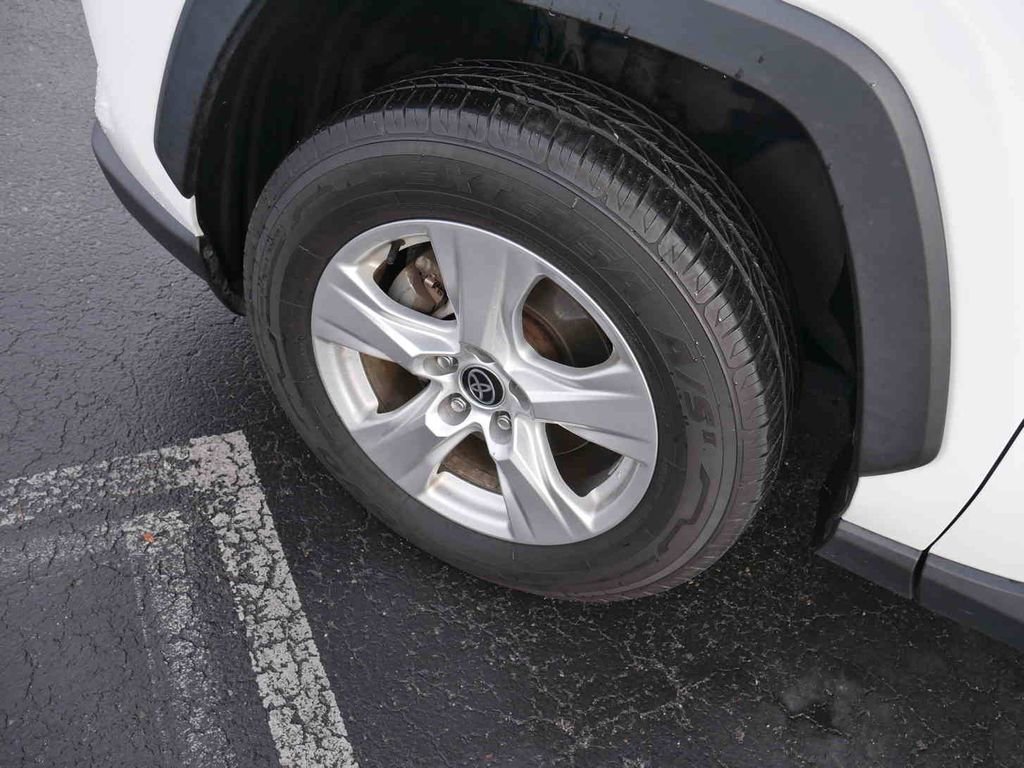 Used 2021 Toyota RAV4 XLE image 10