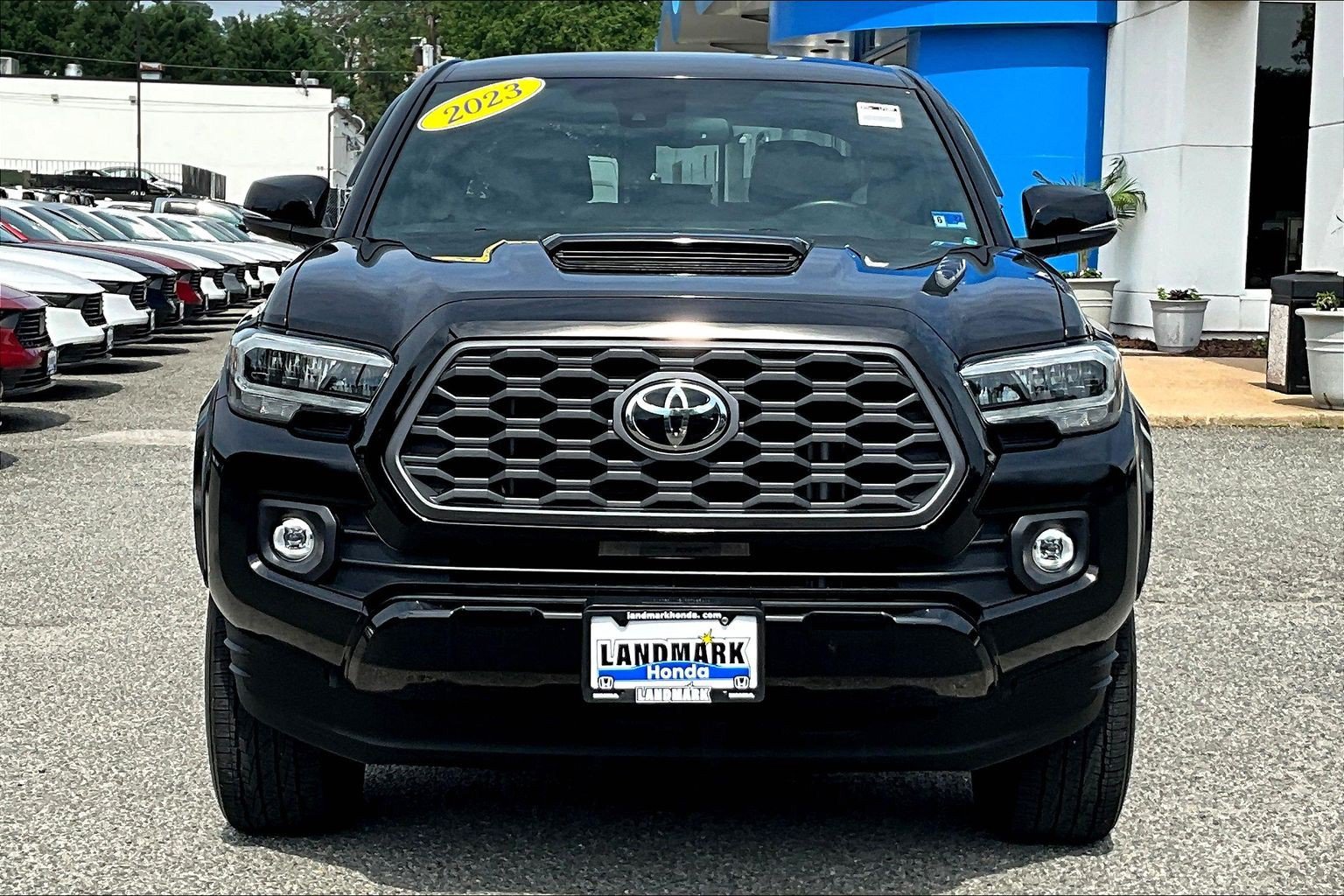 Used 2023 Toyota Tacoma TRD Sport AWD/4WD image 3