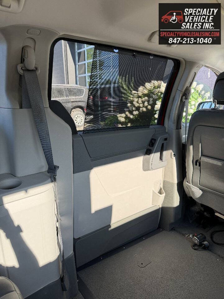 Used 2008 Dodge Grand Caravan SXT FWD image 25