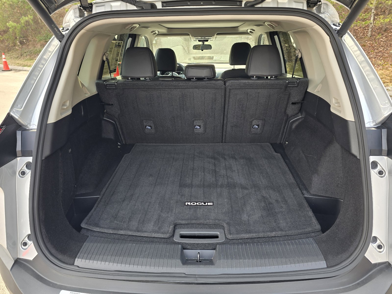 Used 2023 Nissan Rogue SV w/ SV Premium B Package image 25