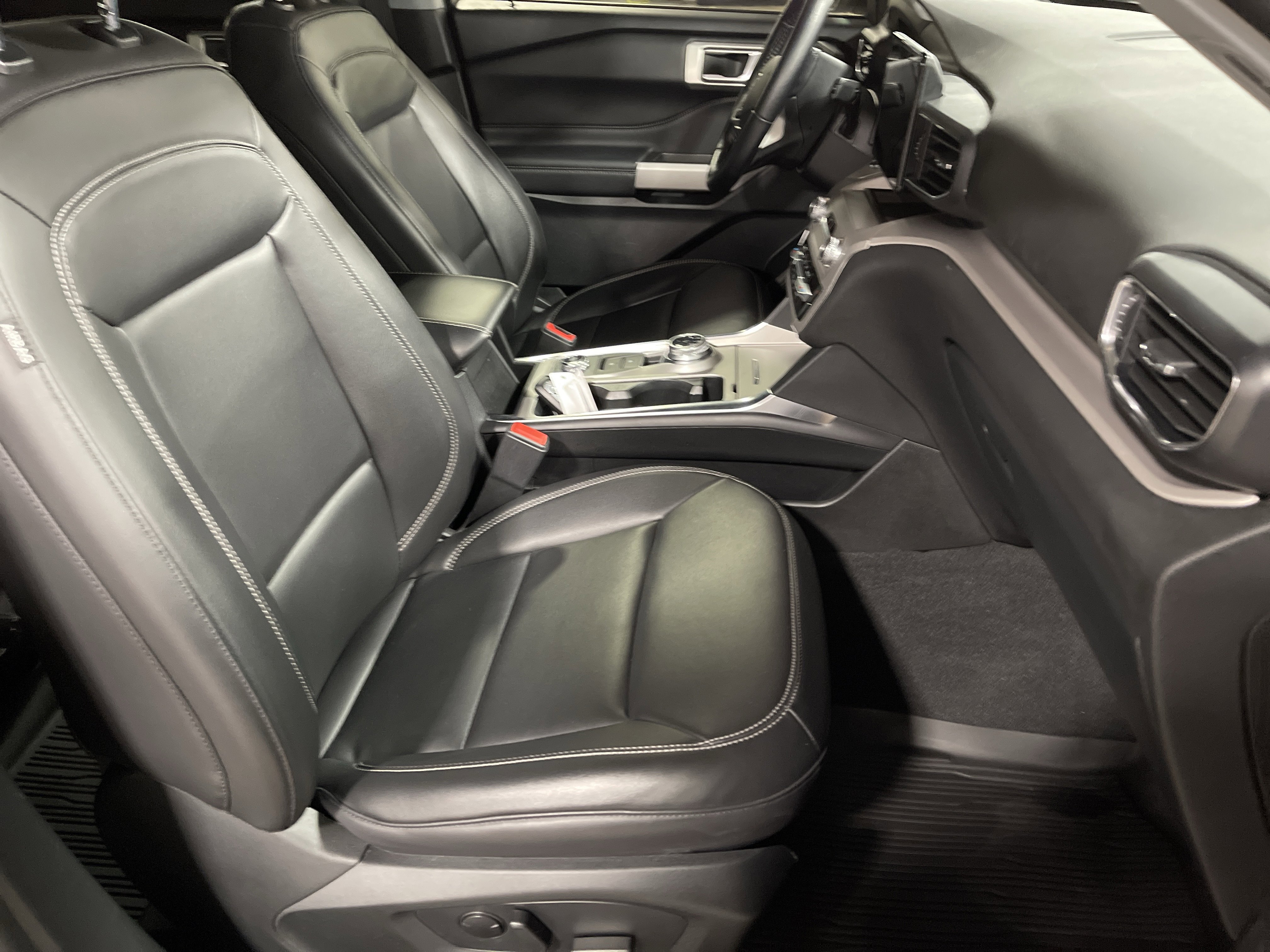 Used 2023 Ford Explorer XLT w/ Equipment Group 202A image 14