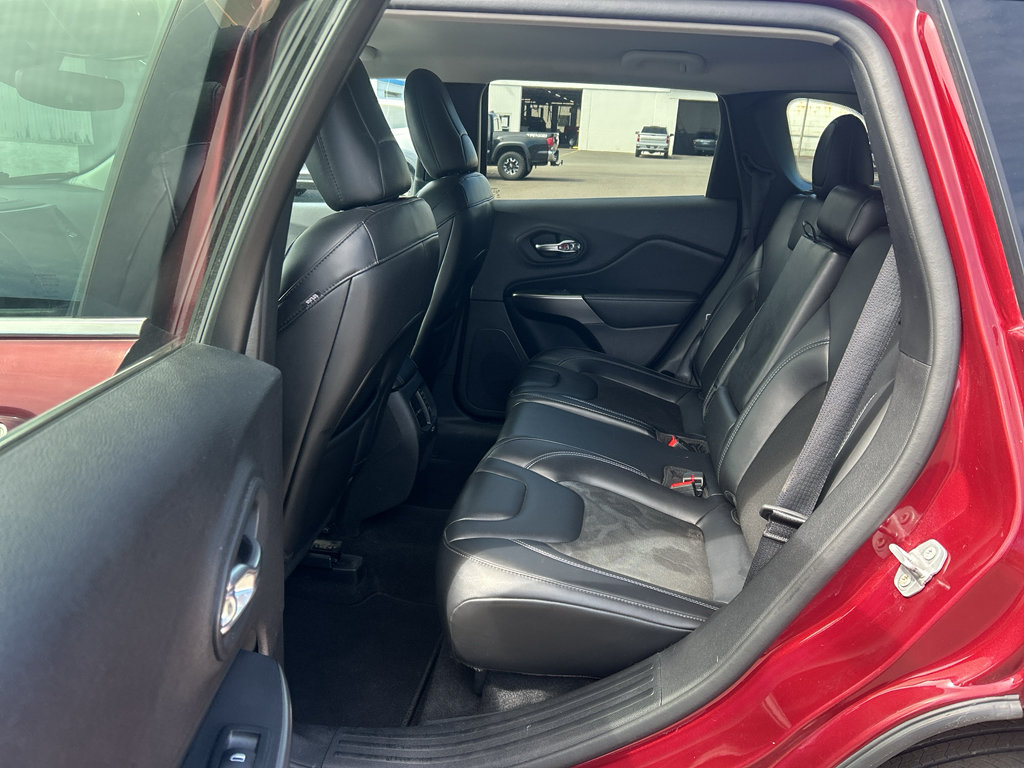 Used 2021 Jeep Cherokee Latitude Plus AWD/4WD image 34