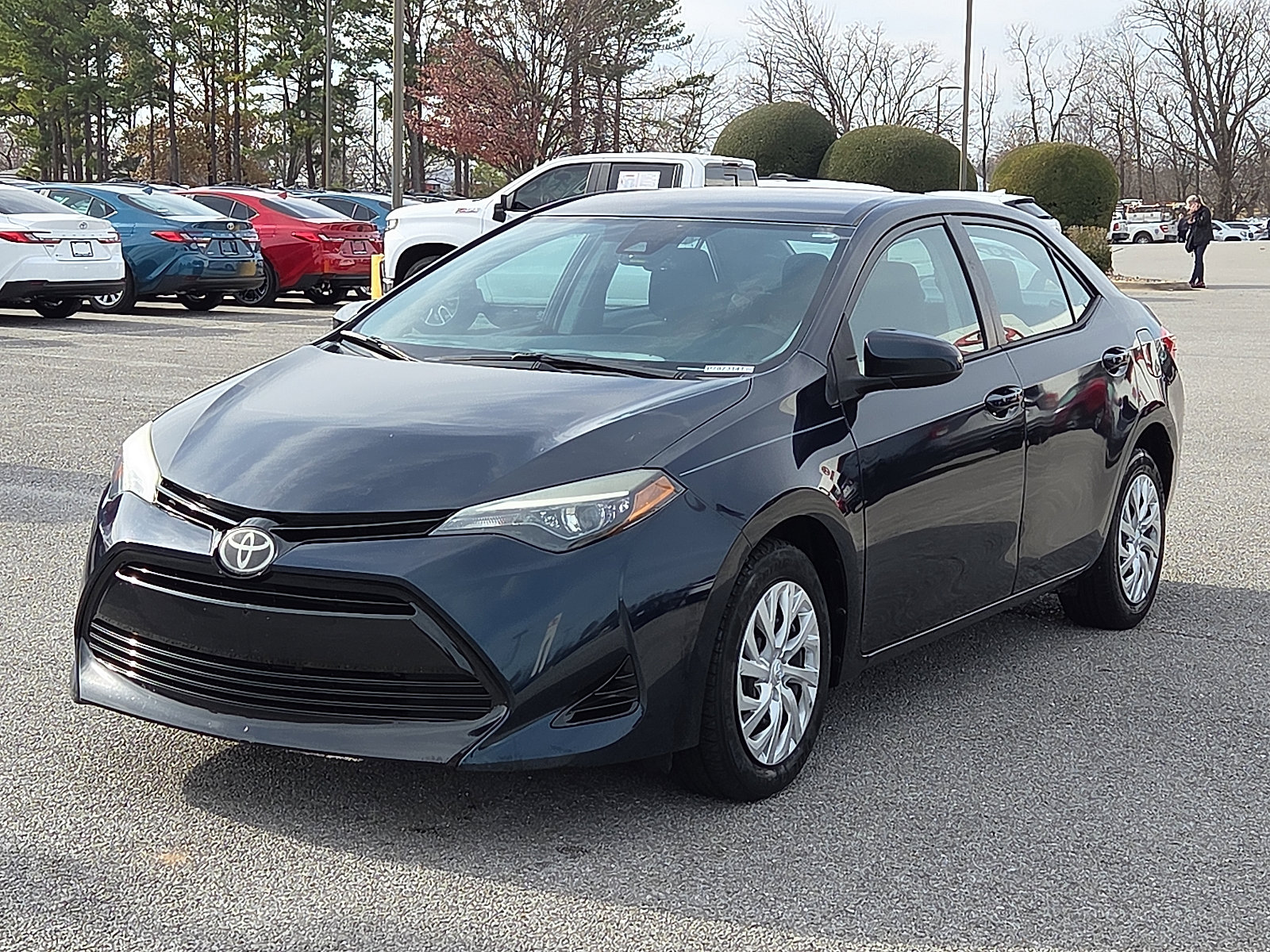 Used 2018 Toyota Corolla LE image 2