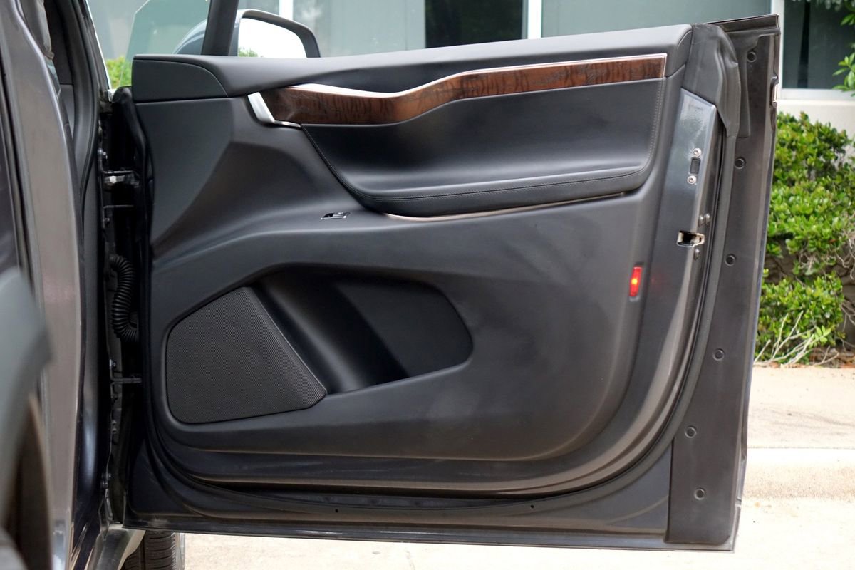 Used 2018 Tesla Model X 100D AWD/4WD image 37