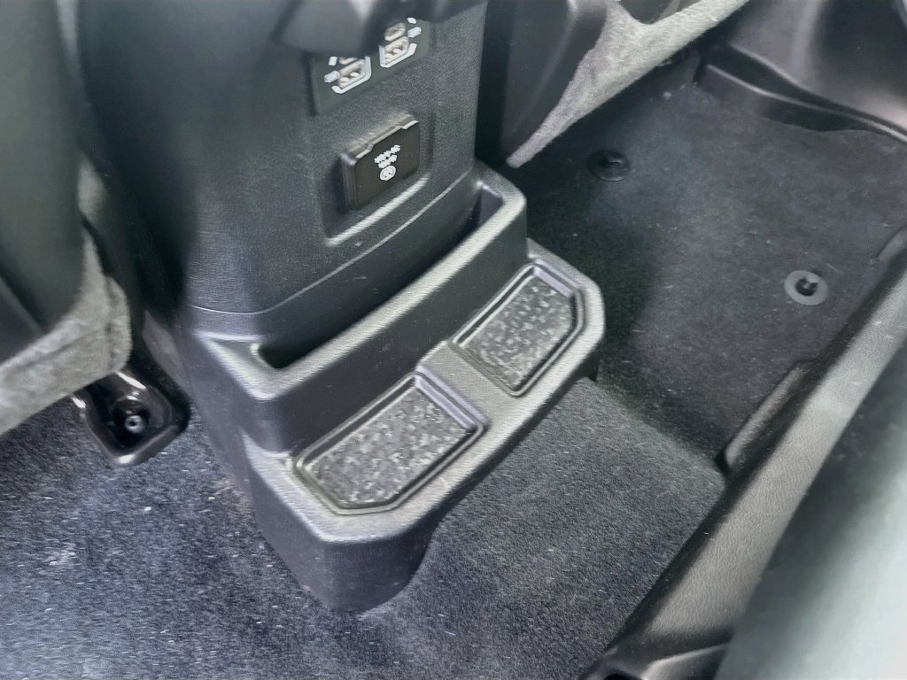 Used 2022 Jeep Wrangler Unlimited Sahara w/ Cold Weather Group AWD/4WD image 26