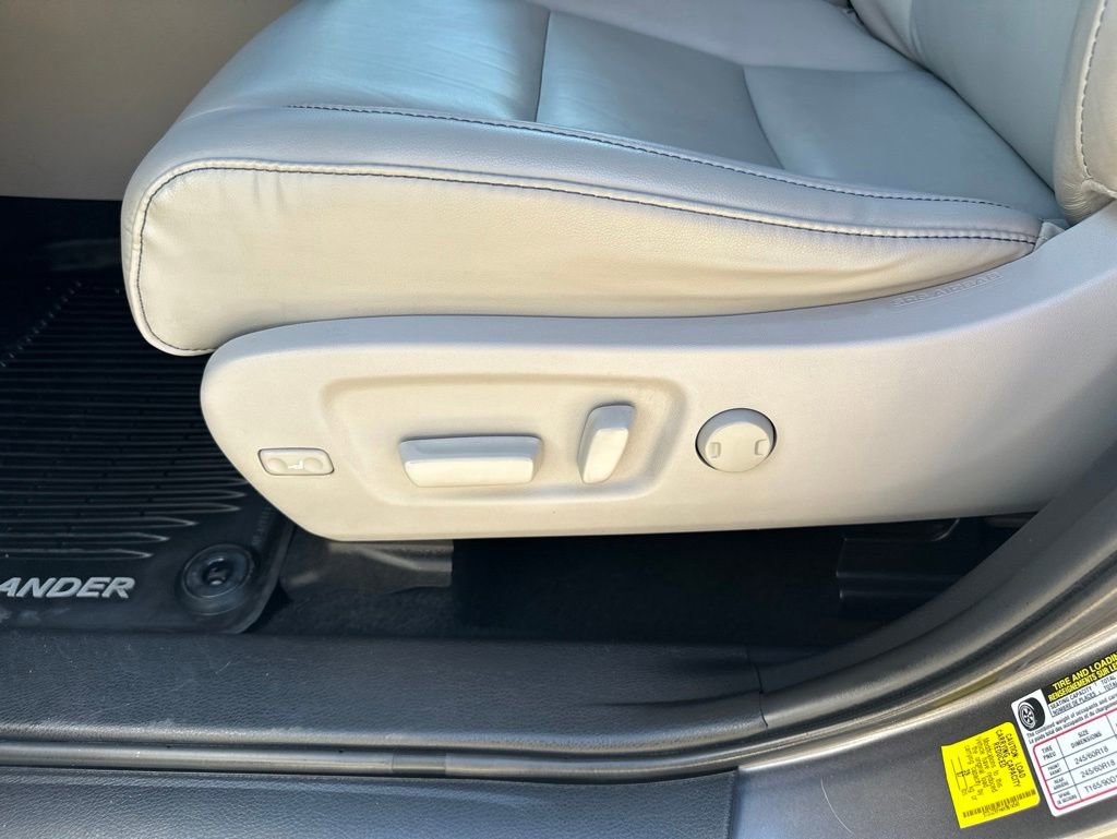 Used 2019 Toyota Highlander XLE AWD/4WD image 14