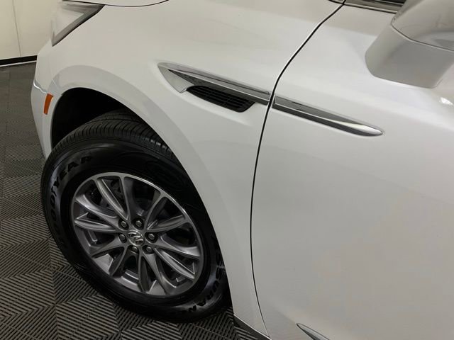 Used 2023 Buick Enclave Essence image 42