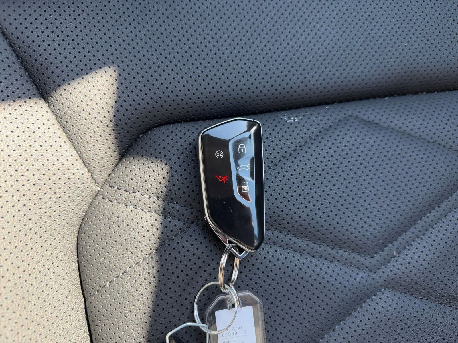 Used 2025 Volkswagen Atlas SE image 18