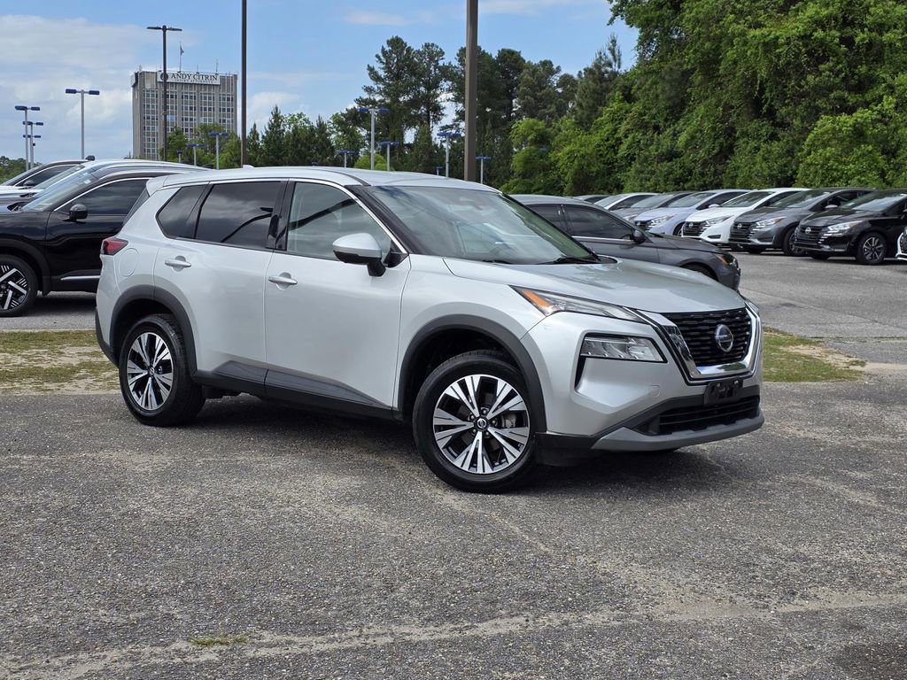 Used 2021 Nissan Rogue SV image 2