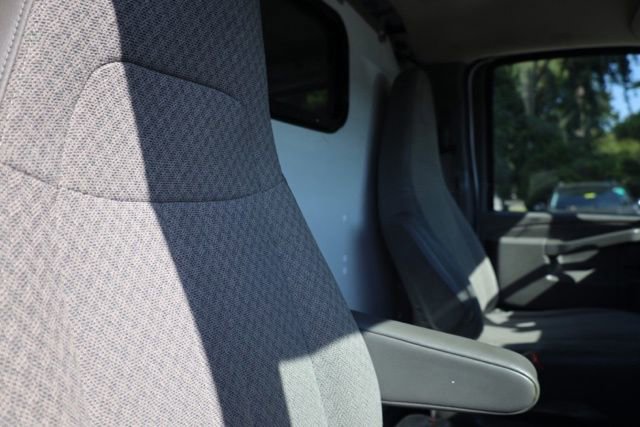 Used 2018 Chevrolet Express 2500 image 27