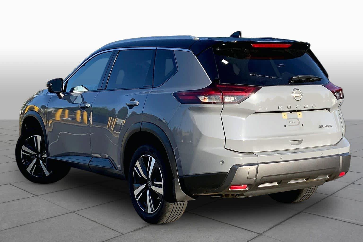 Used 2024 Nissan Rogue SL w/ SL Premium Package AWD/4WD image 12