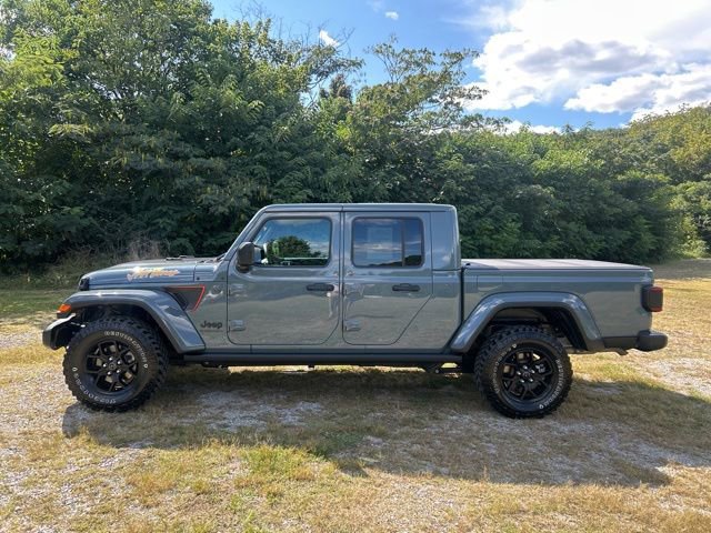 Used 2024 Jeep Gladiator Sport AWD/4WD image 4