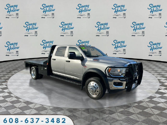 Used 2024 RAM 5500 Tradesman w/ Chrome Appearance Group AWD/4WD image 3