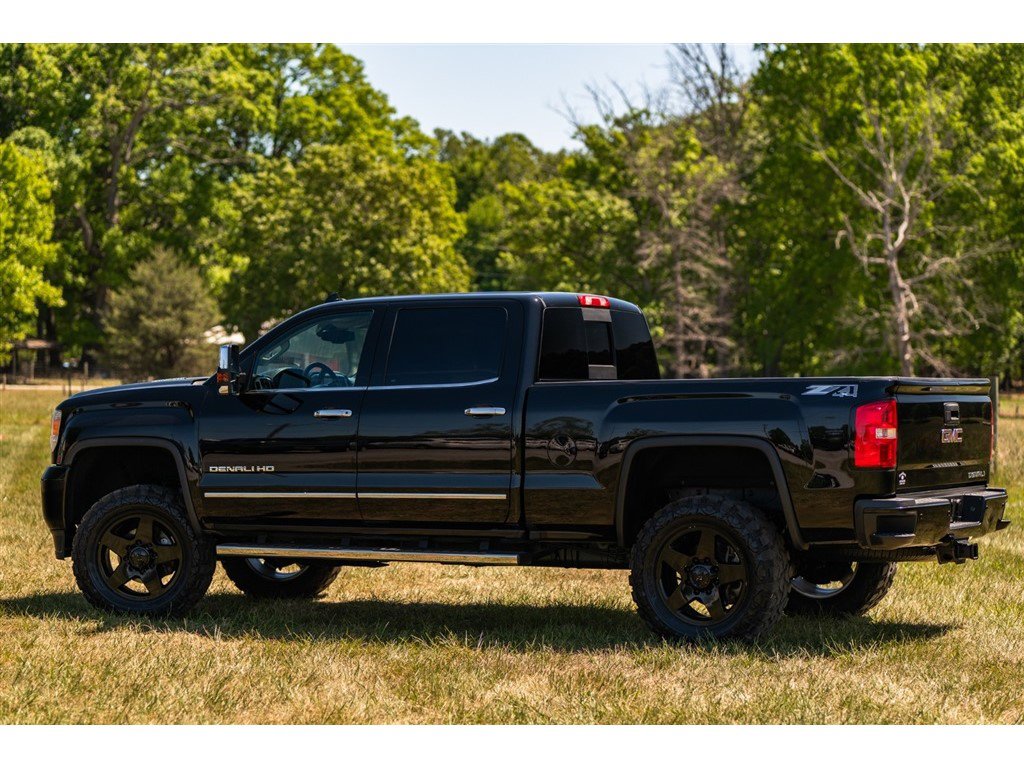 Used 2015 GMC Sierra 2500 Denali w/ Duramax Plus Package AWD/4WD image 7