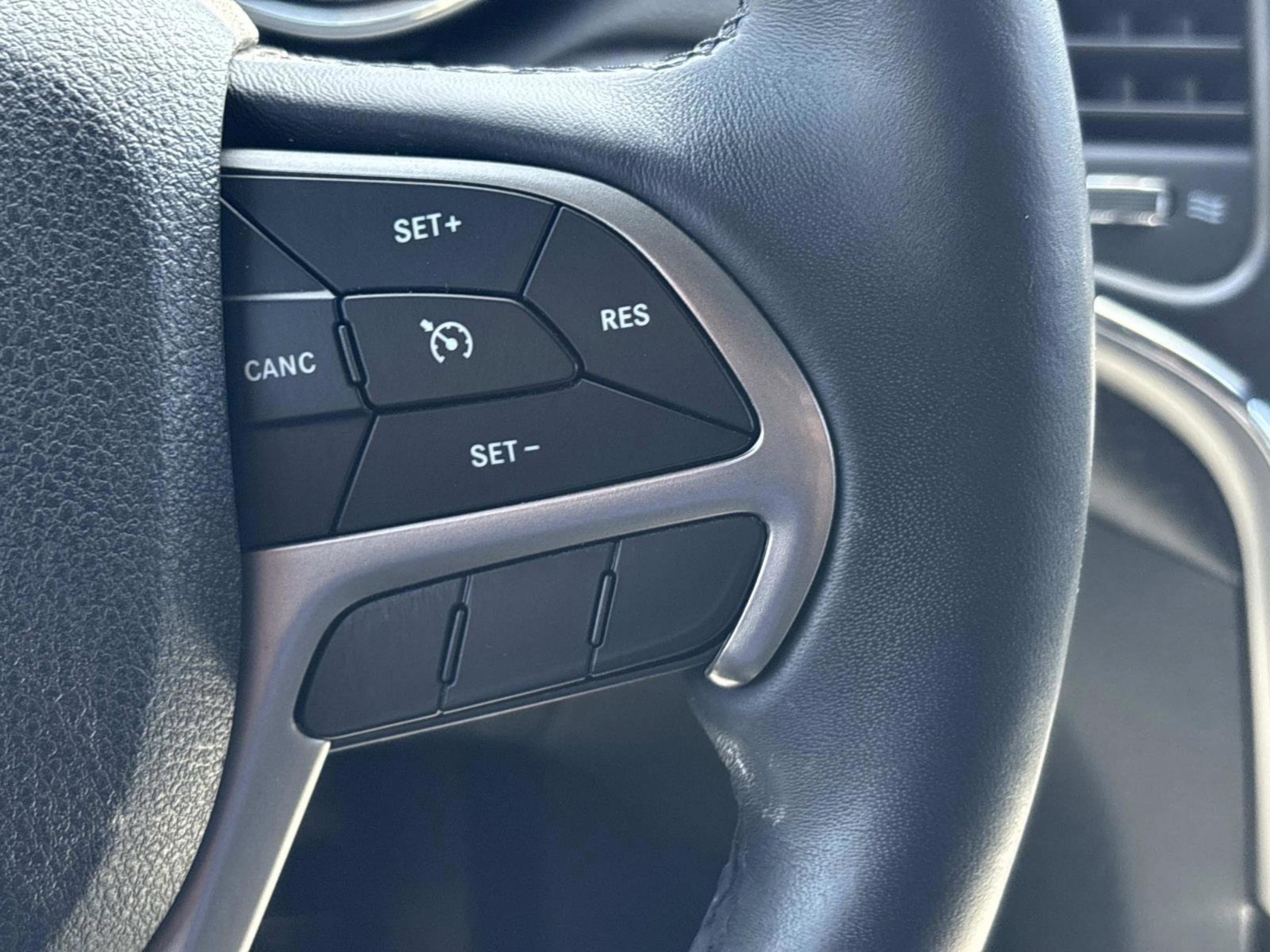Used 2018 Jeep Grand Cherokee Altitude image 27