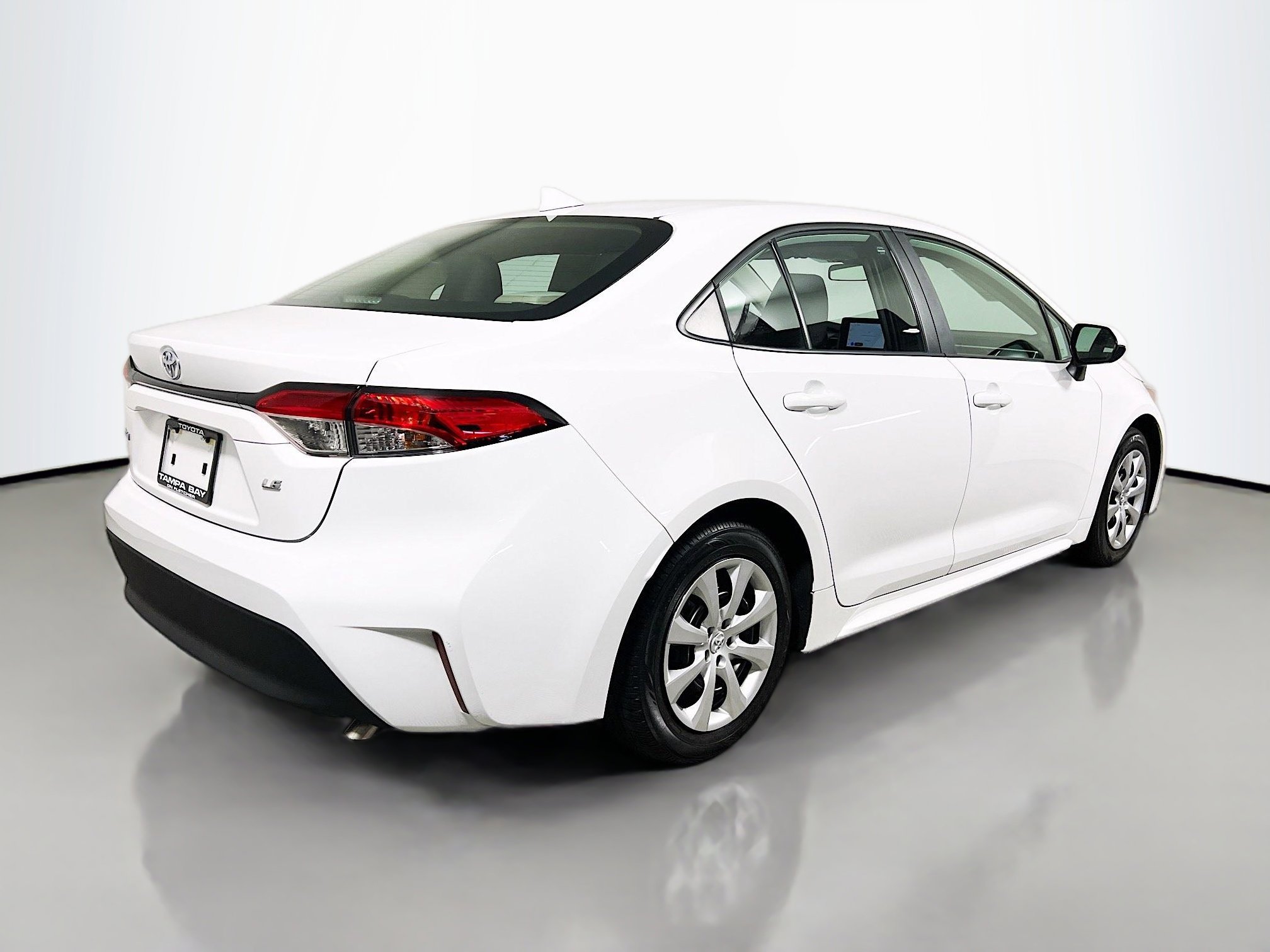 Used 2025 Toyota Corolla LE FWD image 4