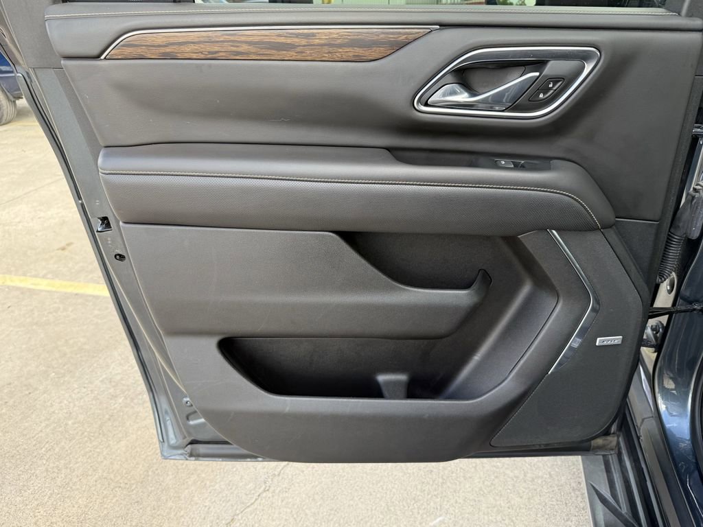 Used 2021 Chevrolet Suburban Premier w/ Premium Package image 23