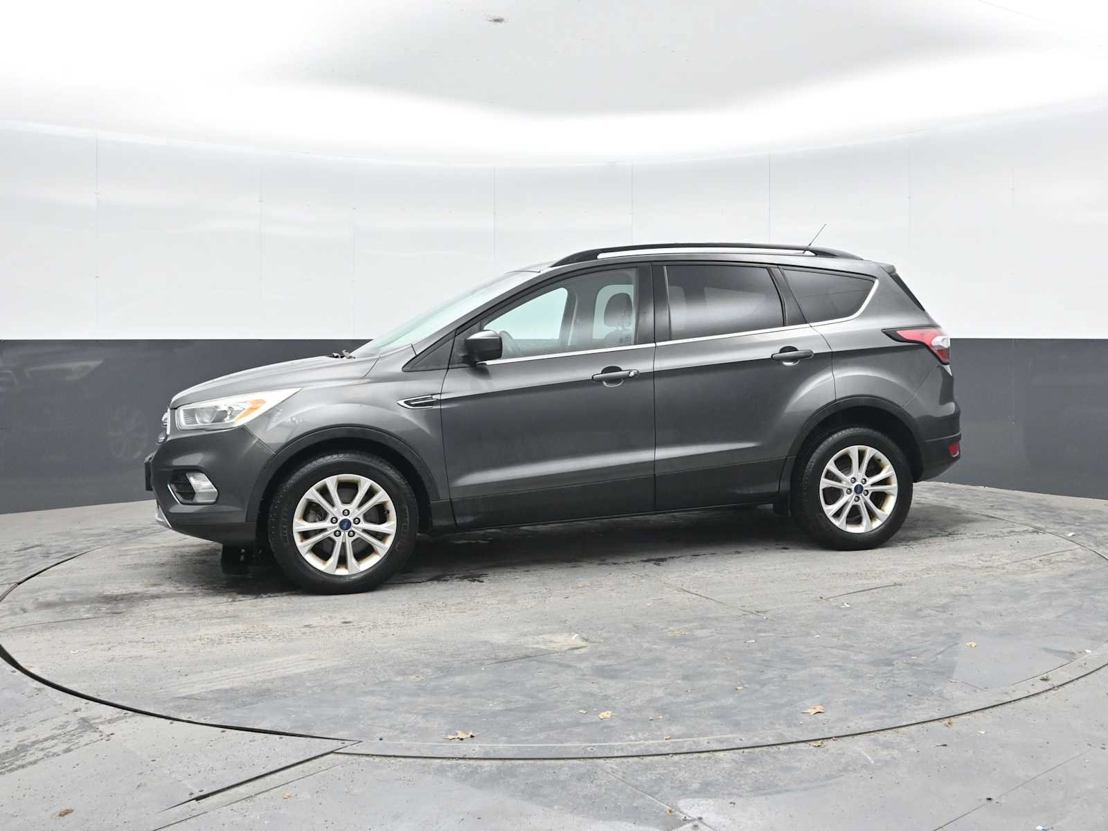 Used 2017 Ford Escape SE w/ Equipment Group 201A AWD/4WD image 4
