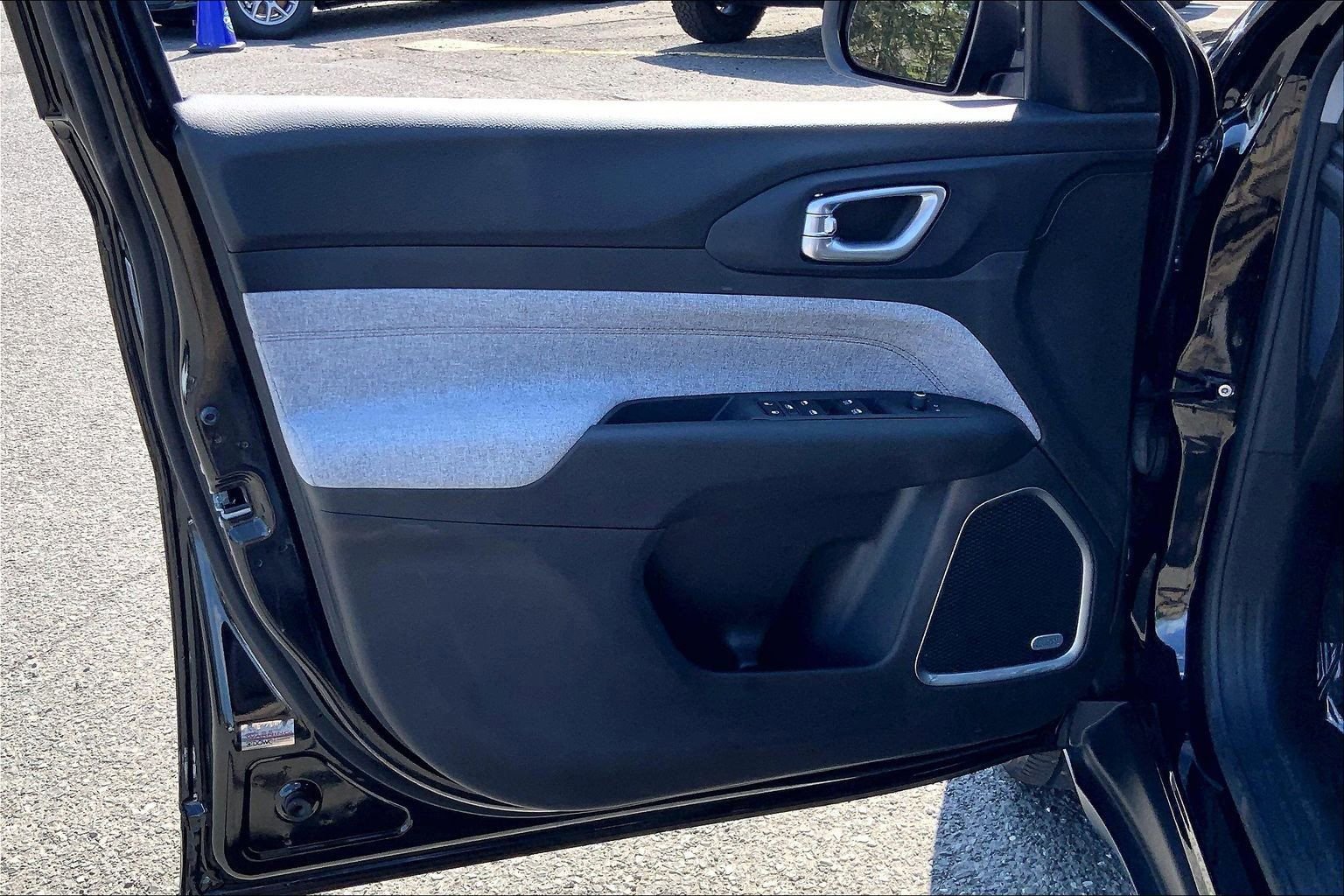 Certified 2022 Jeep Compass Latitude w/ Sun and Sound Group image 21