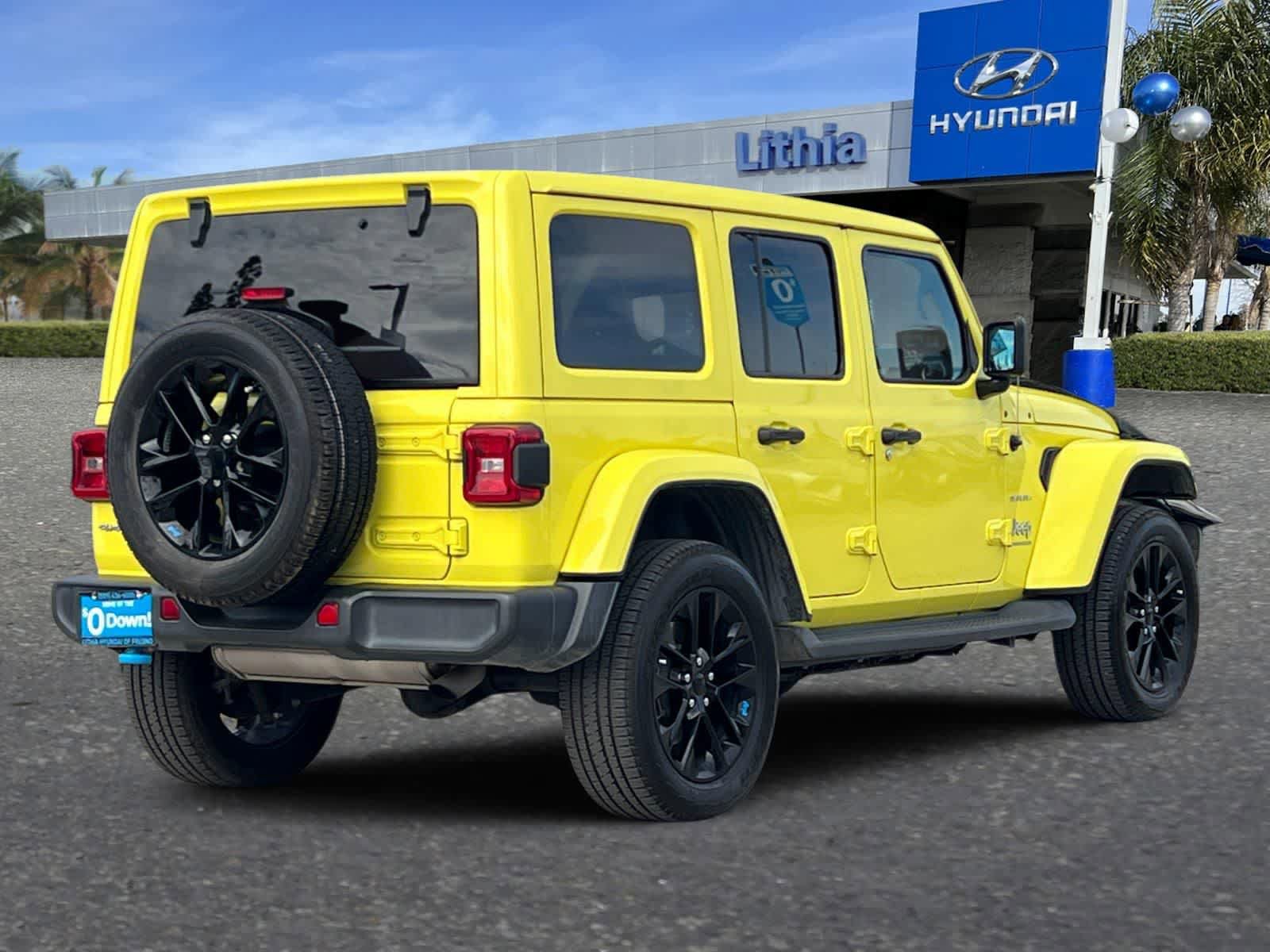 Used 2023 Jeep Wrangler Unlimited Sahara w/ Cold Weather Group AWD/4WD image 3