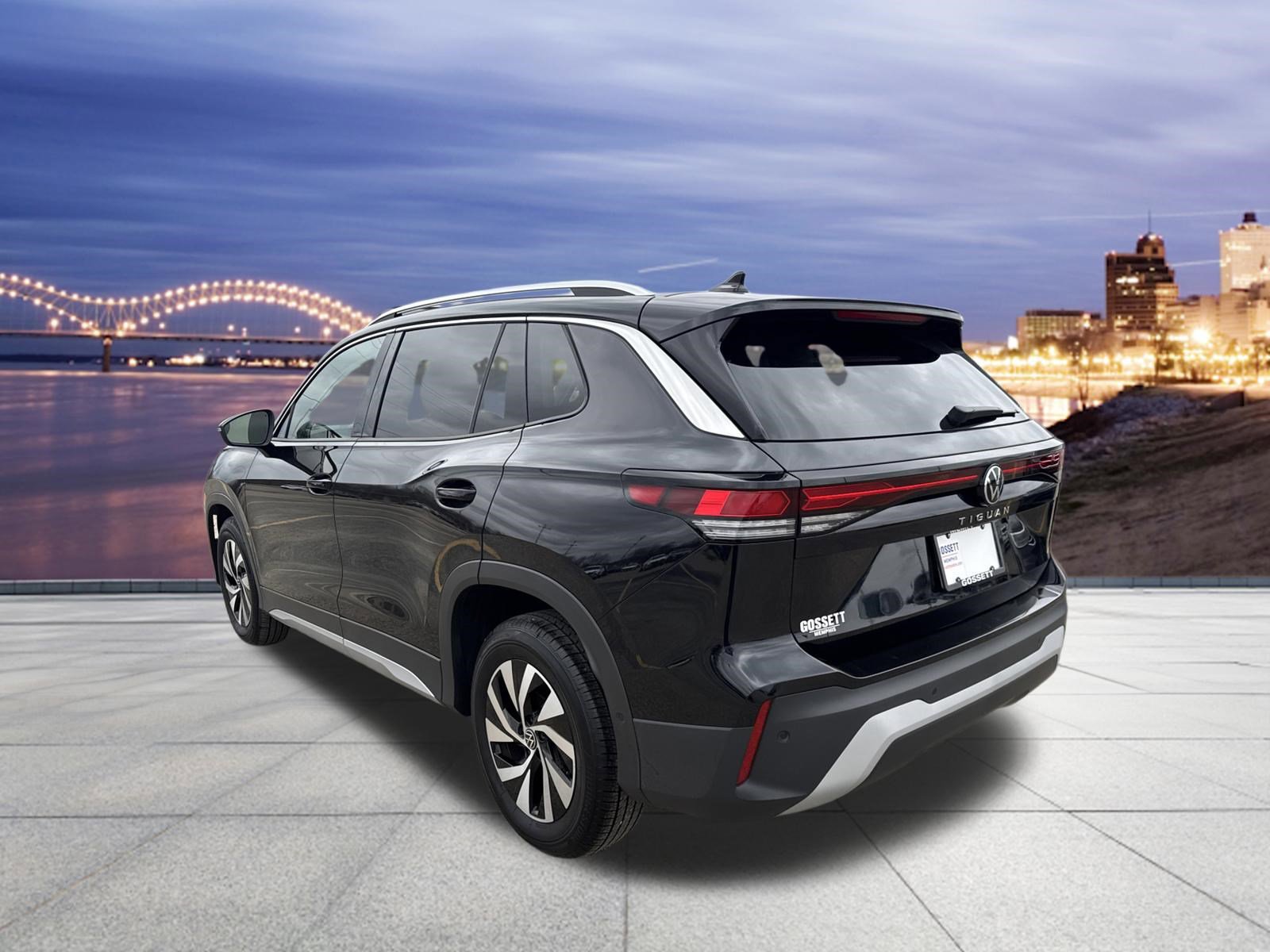 Used 2025 Volkswagen Tiguan S image 3