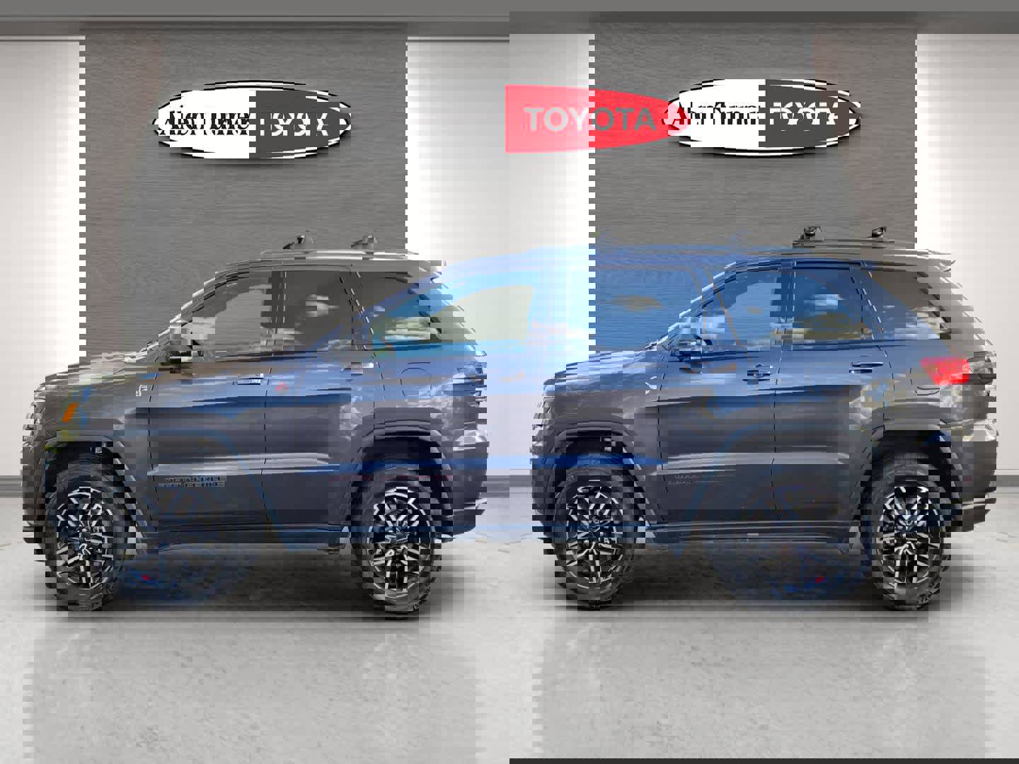 Used 2021 Jeep Grand Cherokee Trailhawk w/ Premium Lighting Group image 10