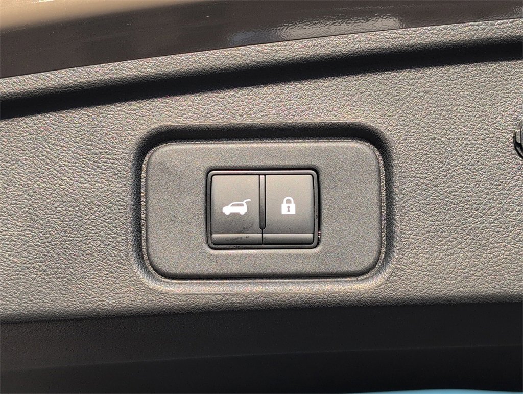 Used 2024 Nissan Pathfinder Platinum image 32